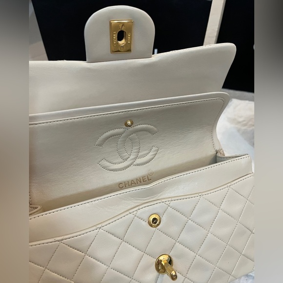 CHANEL Vintage Classic Flap - Picture 3 of 10